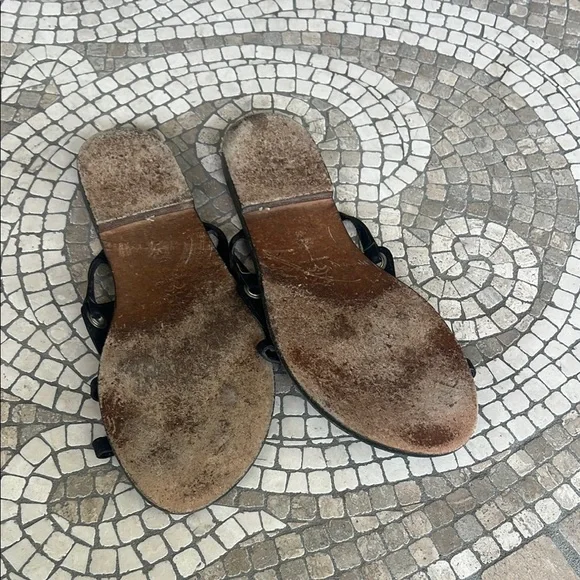 Michael Kors Black leather  Sandals with Sleek Design - Picture 5 of 13